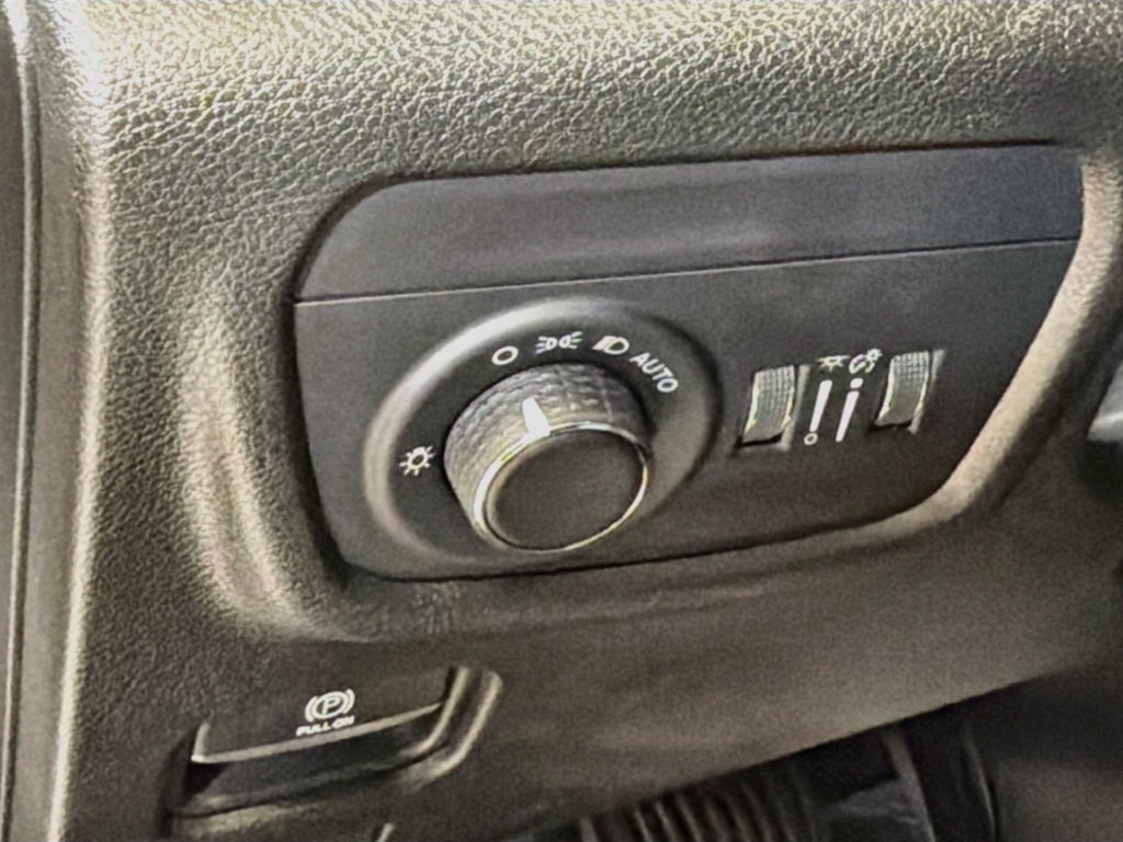 Used 2023 Jeep Grand Cherokee Altitude AWD/4WD image 12