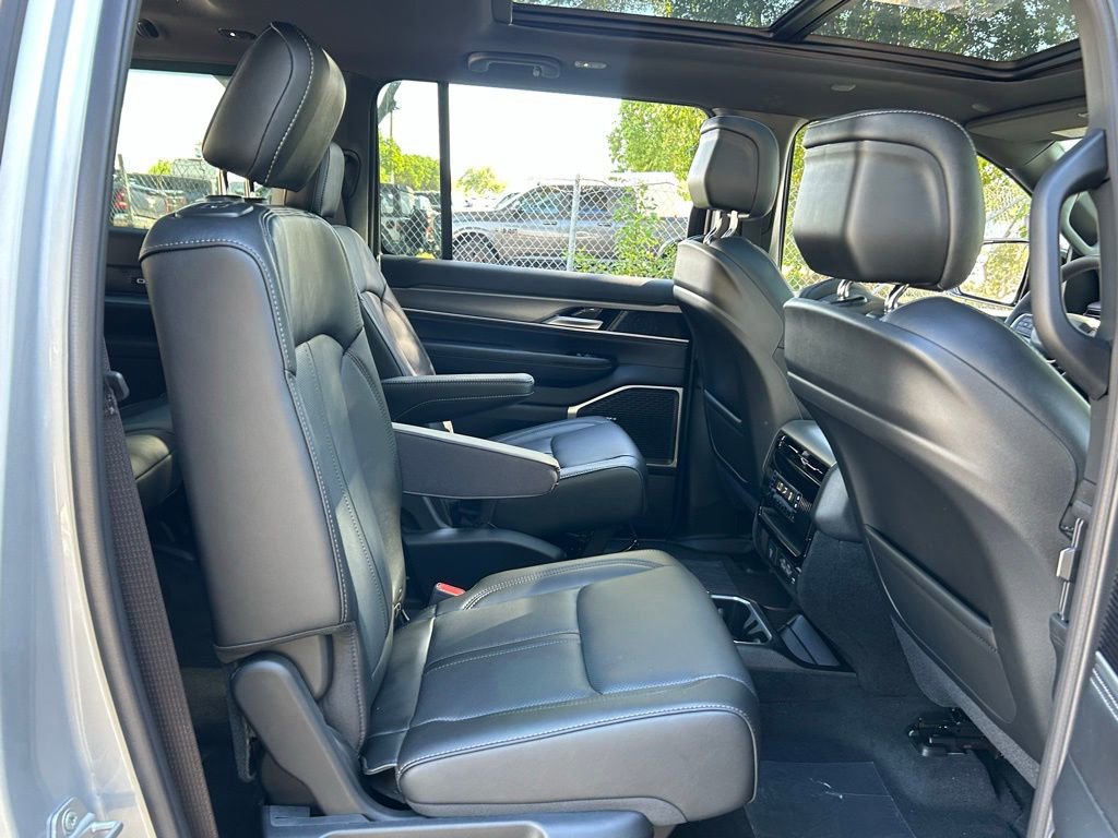 New 2025 Jeep Wagoneer L Series II w/ Premium Group I image 34