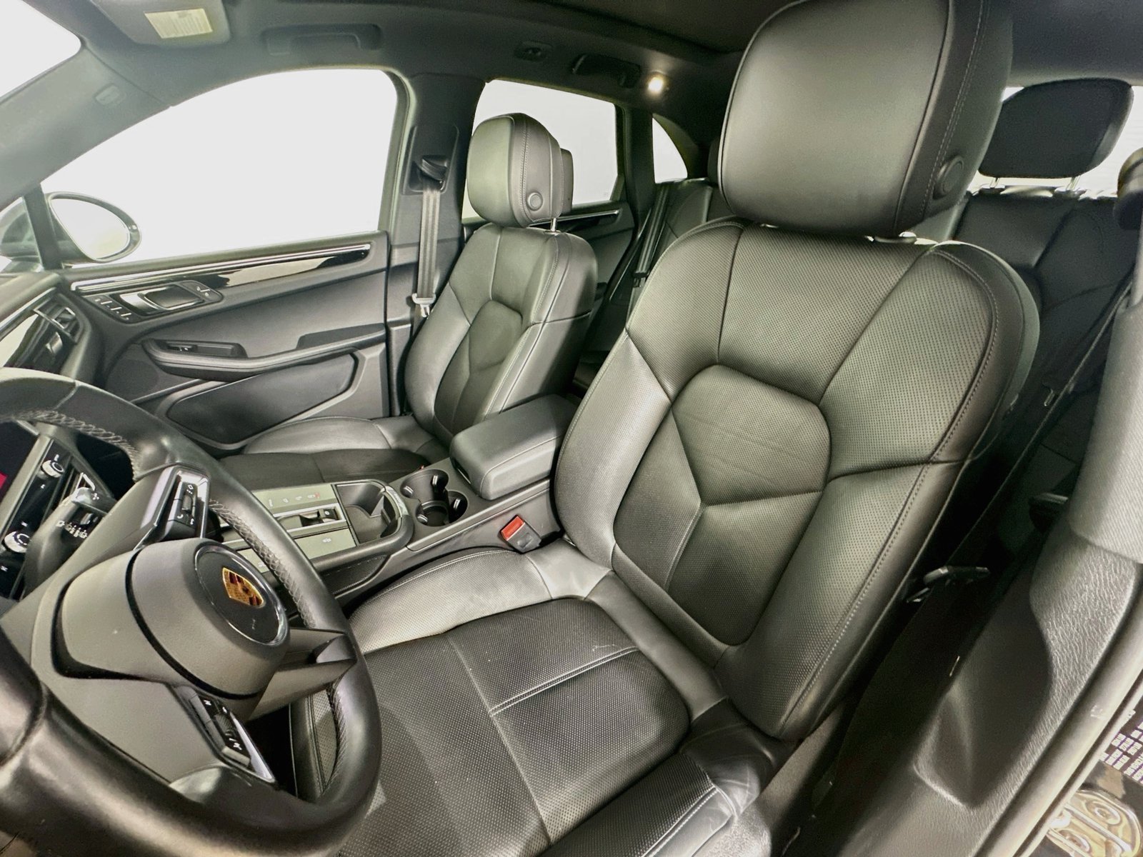 Certified 2022 Porsche Macan AWD/4WD image 35