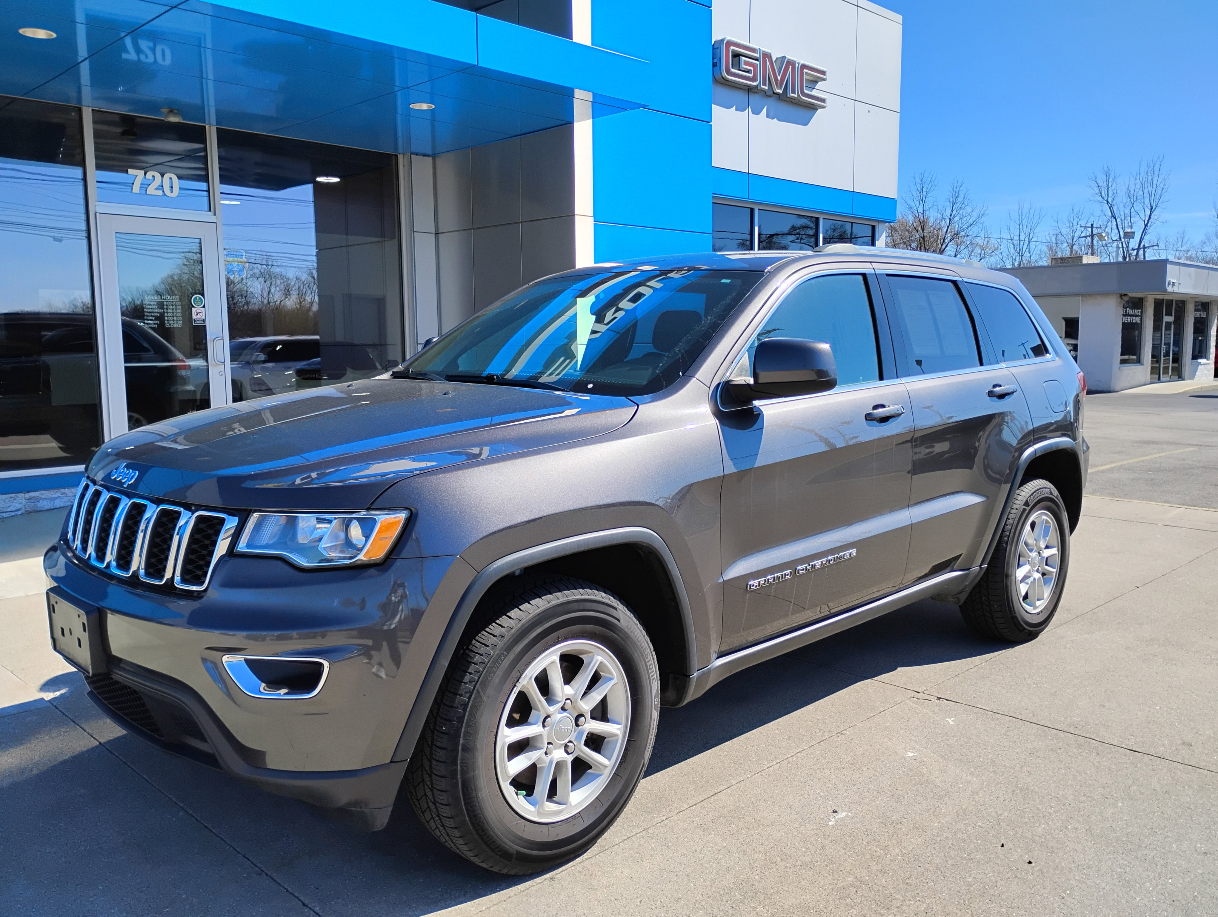 Used 2020 Jeep Grand Cherokee Laredo image 30