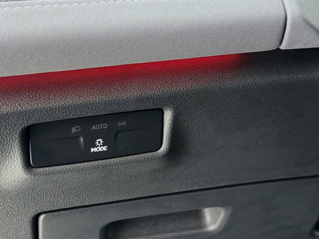 New 2026 Volkswagen Tiguan SE FWD image 10