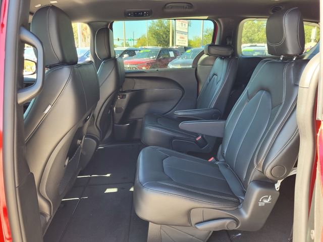 New 2026 Chrysler Pacifica Select w/ S Appearance Package FWD image 13