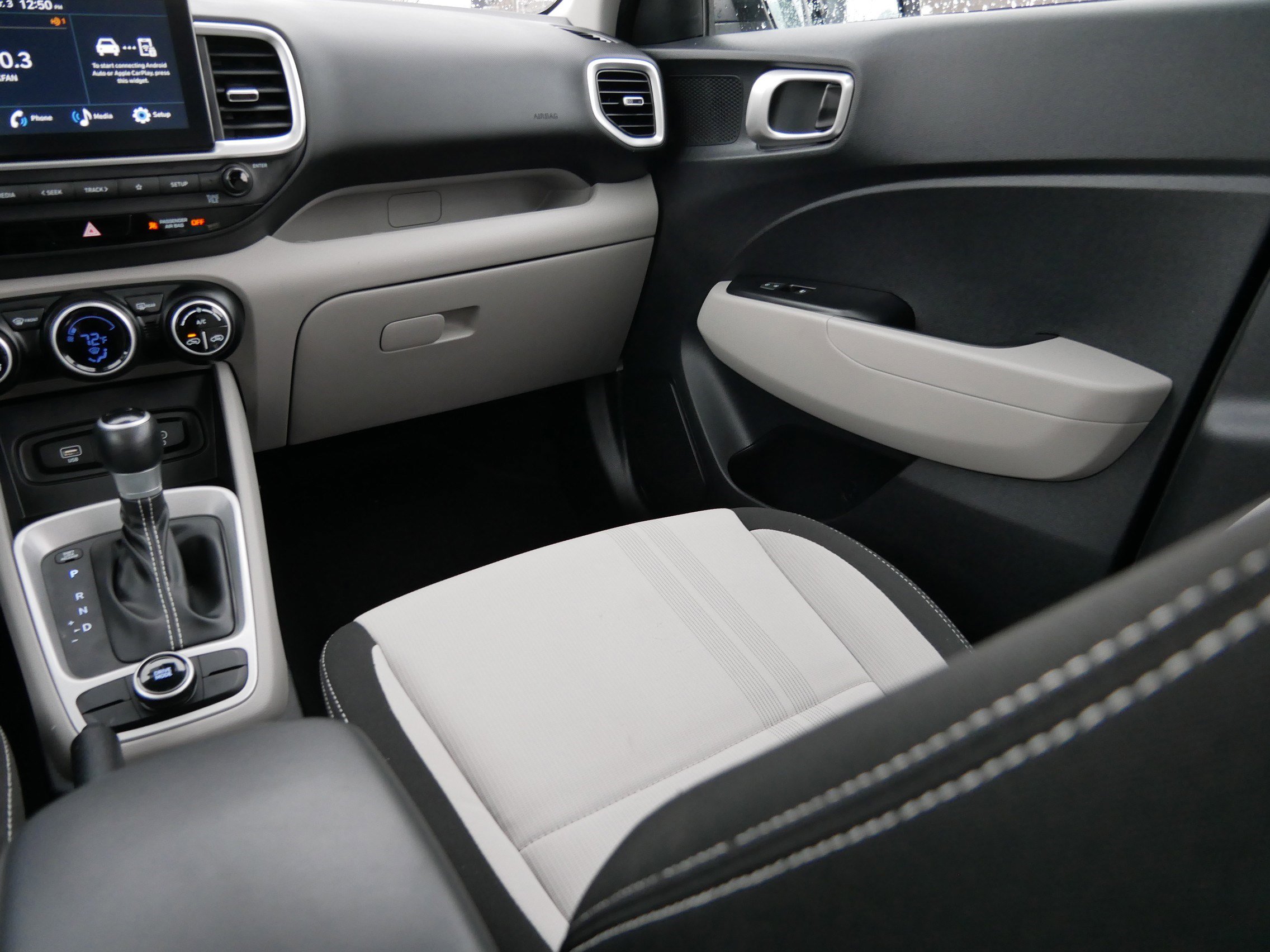 Certified 2023 Hyundai Venue SEL FWD image 11