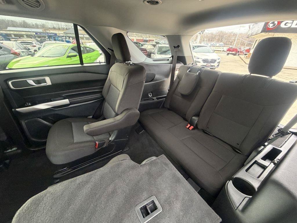 Used 2023 Ford Explorer XLT AWD/4WD image 12