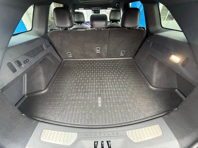 Used 2025 Lincoln Nautilus Reserve w/ Jet Appearance Package image 29