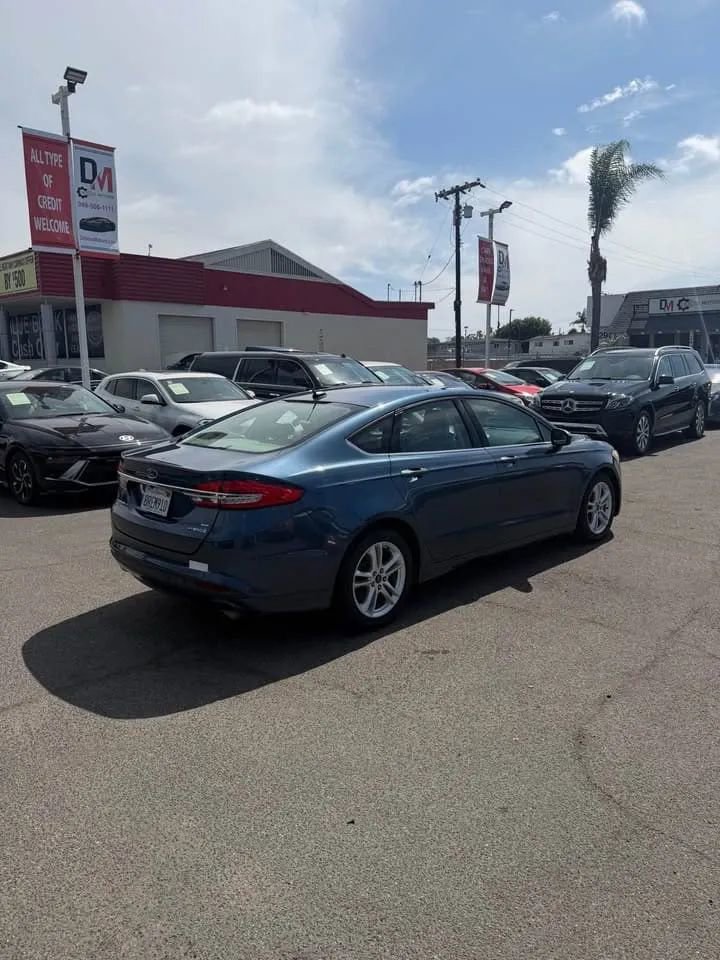 Used 2018 Ford Fusion SE FWD image 4