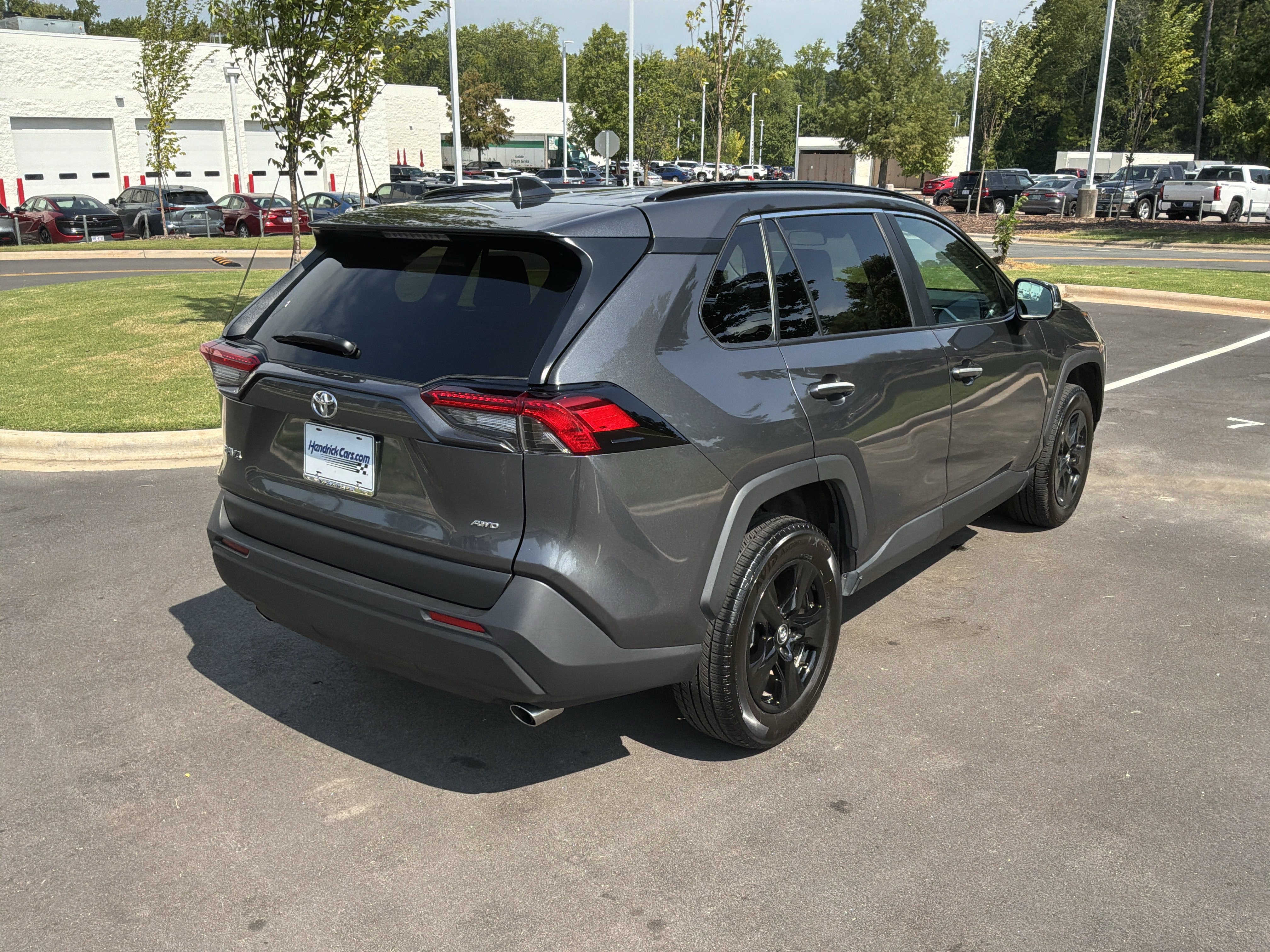 Used 2021 Toyota RAV4 XLE AWD/4WD image 10