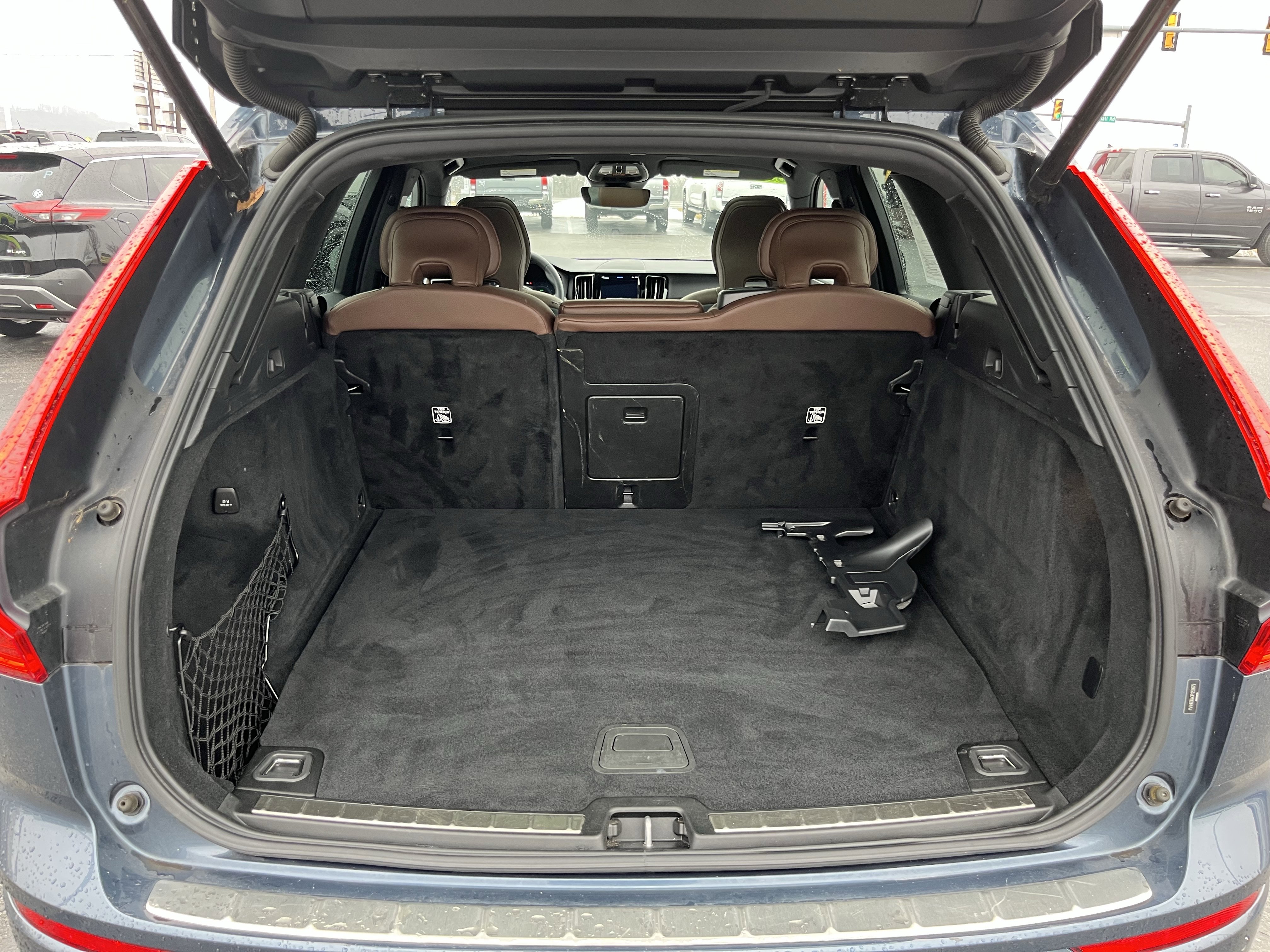 Used 2023 Volvo XC60 T8 Plus image 5