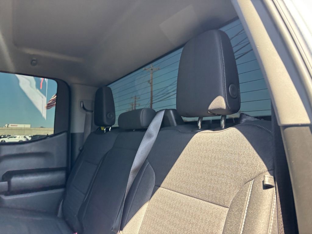 Used 2025 Chevrolet Silverado 1500 Custom image 24