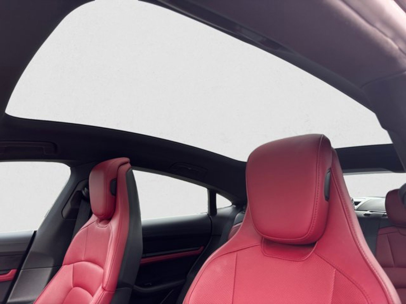 Used 2022 Porsche Taycan image 12