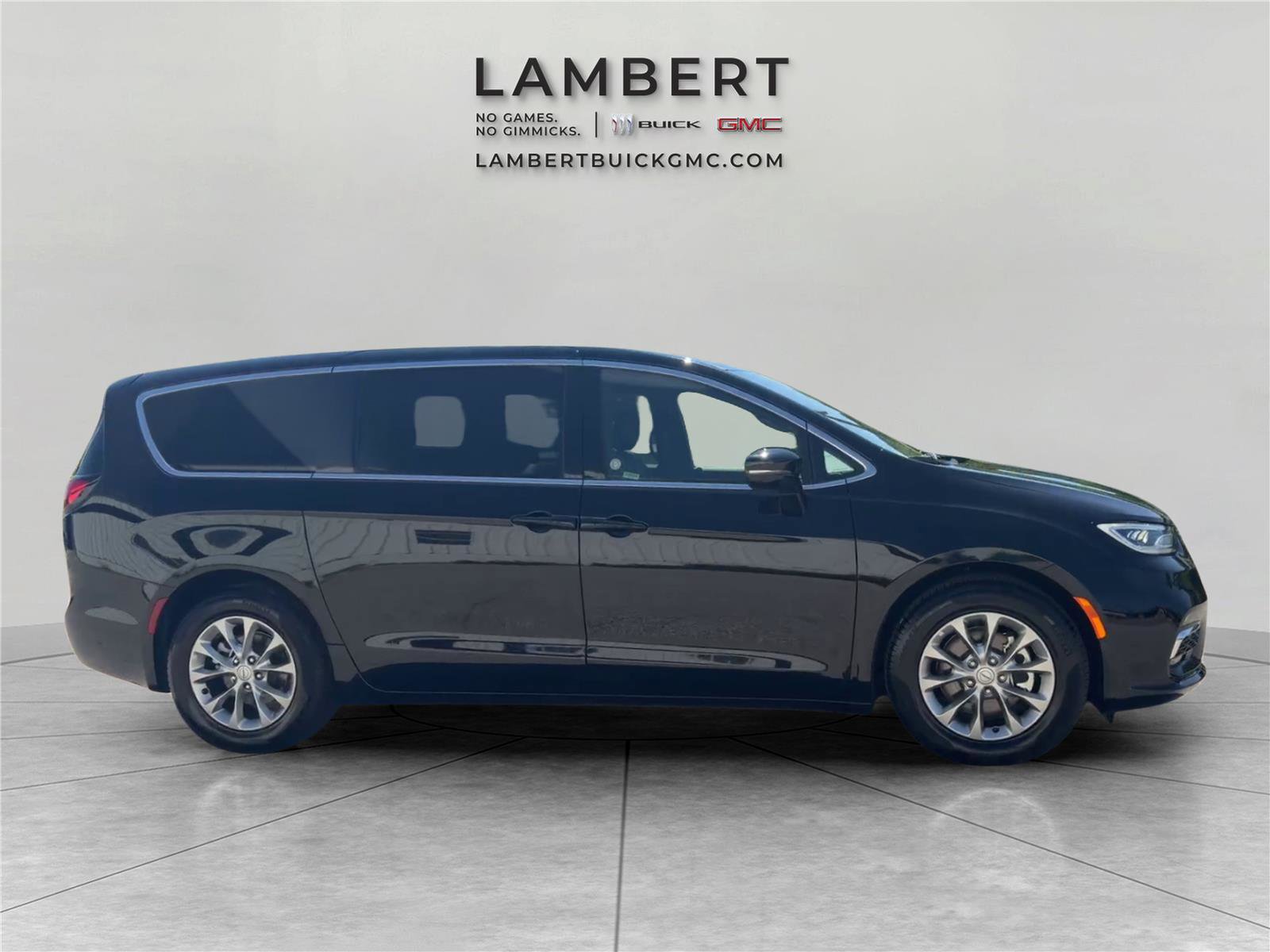 Used 2026 Chrysler Pacifica Limited FWD image 6