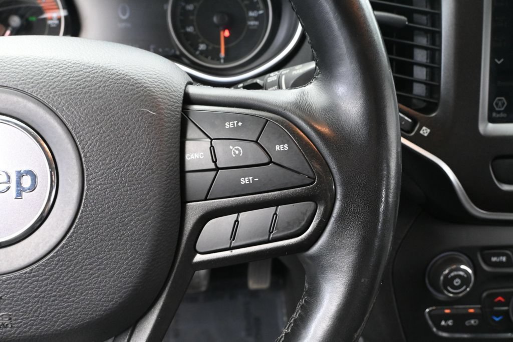 Used 2019 Jeep Cherokee Trailhawk w/ Cold Weather Group AWD/4WD image 29