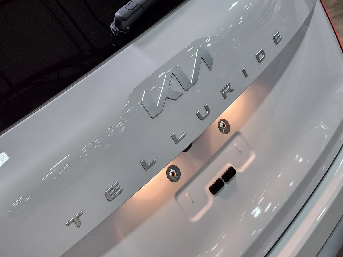 Used 2024 Kia Telluride EX w/ EX Captain's Chair Package FWD image 25