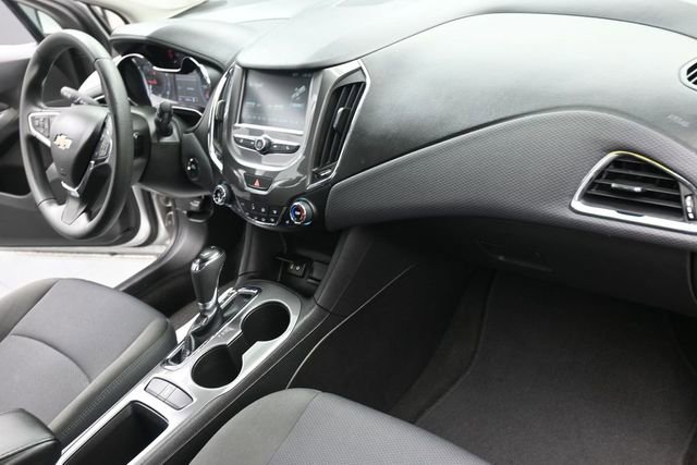 Used 2017 Chevrolet Cruze LT w/ Convenience Package FWD image 28