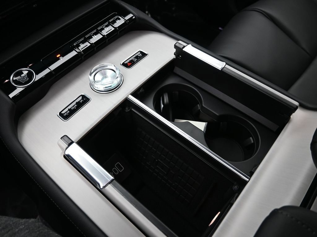 New 2026 Lincoln Navigator L Premier AWD/4WD image 19