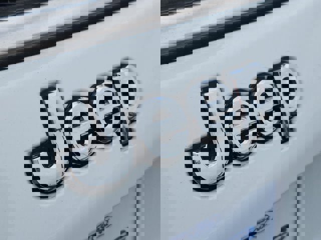 Used 2025 Jeep Compass Limited image 16