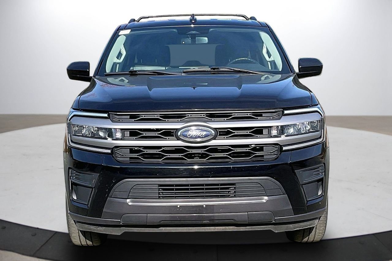 Used 2024 Ford Expedition Max XLT image 3