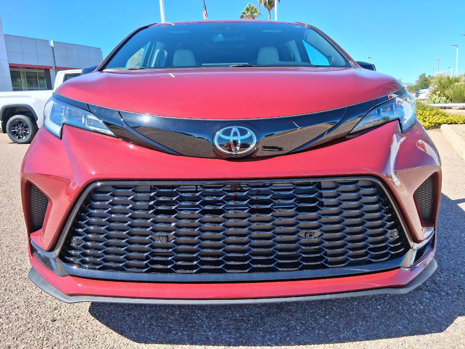 New 2026 Toyota Sienna XSE FWD image 9