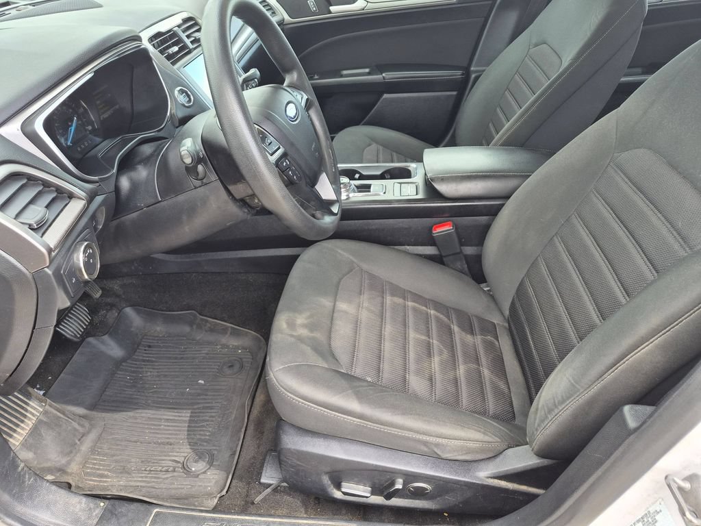 Used 2020 Ford Fusion SE FWD image 13