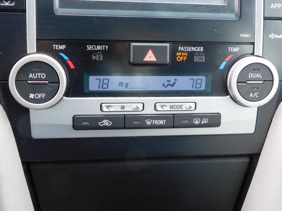 Used 2012 Toyota Camry XLE w/ Leather Pkg image 13