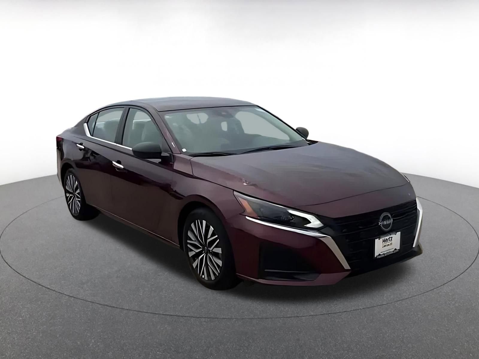 Used 2025 Nissan Altima 2.5 SV FWD image 3