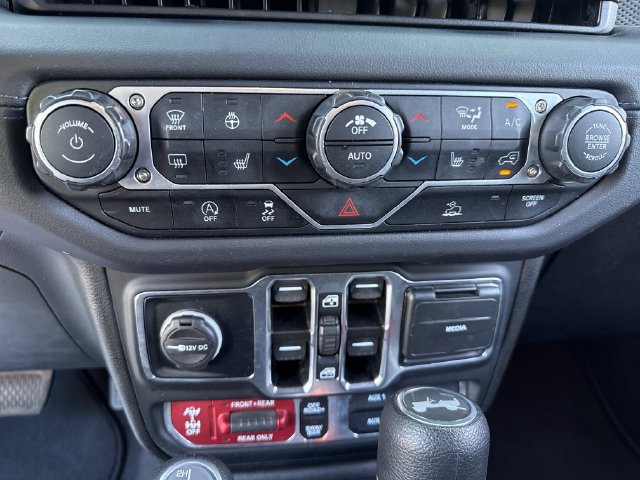 Used 2025 Jeep Wrangler Unlimited Rubicon w/ Convenience Group AWD/4WD image 19