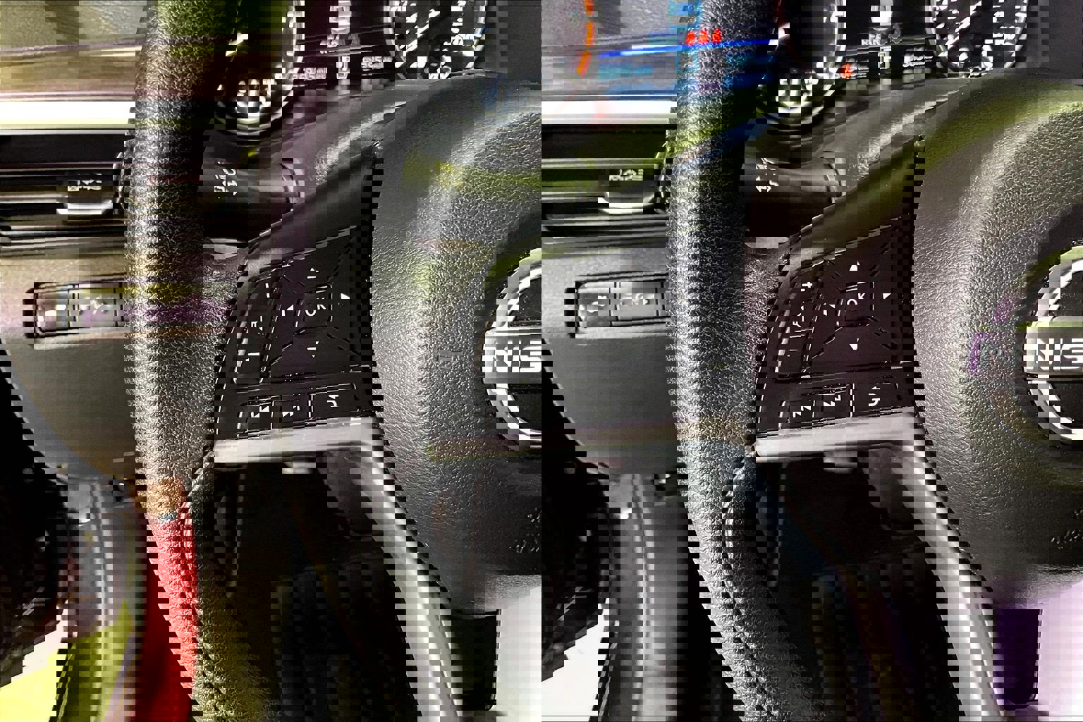 Used 2025 Nissan Altima 2.5 SV image 11