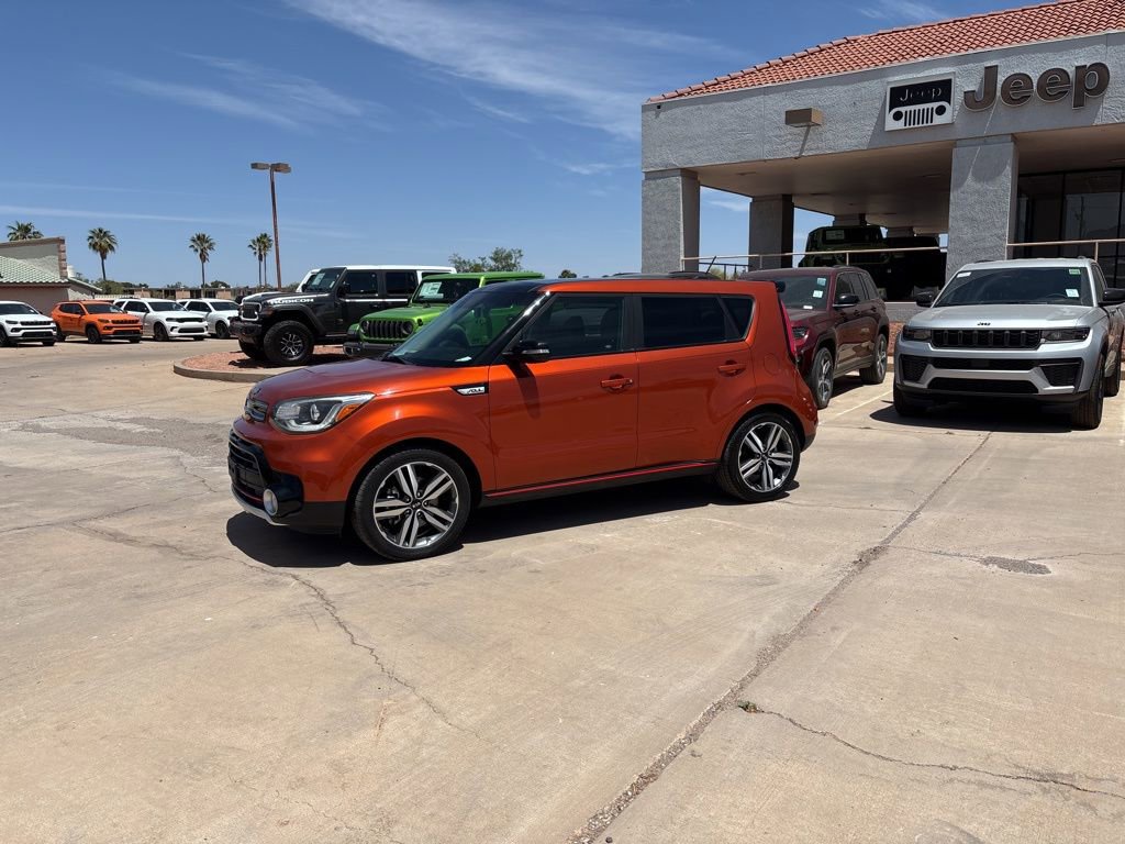Used 2018 Kia Soul ! w/ Tech Package FWD image 1