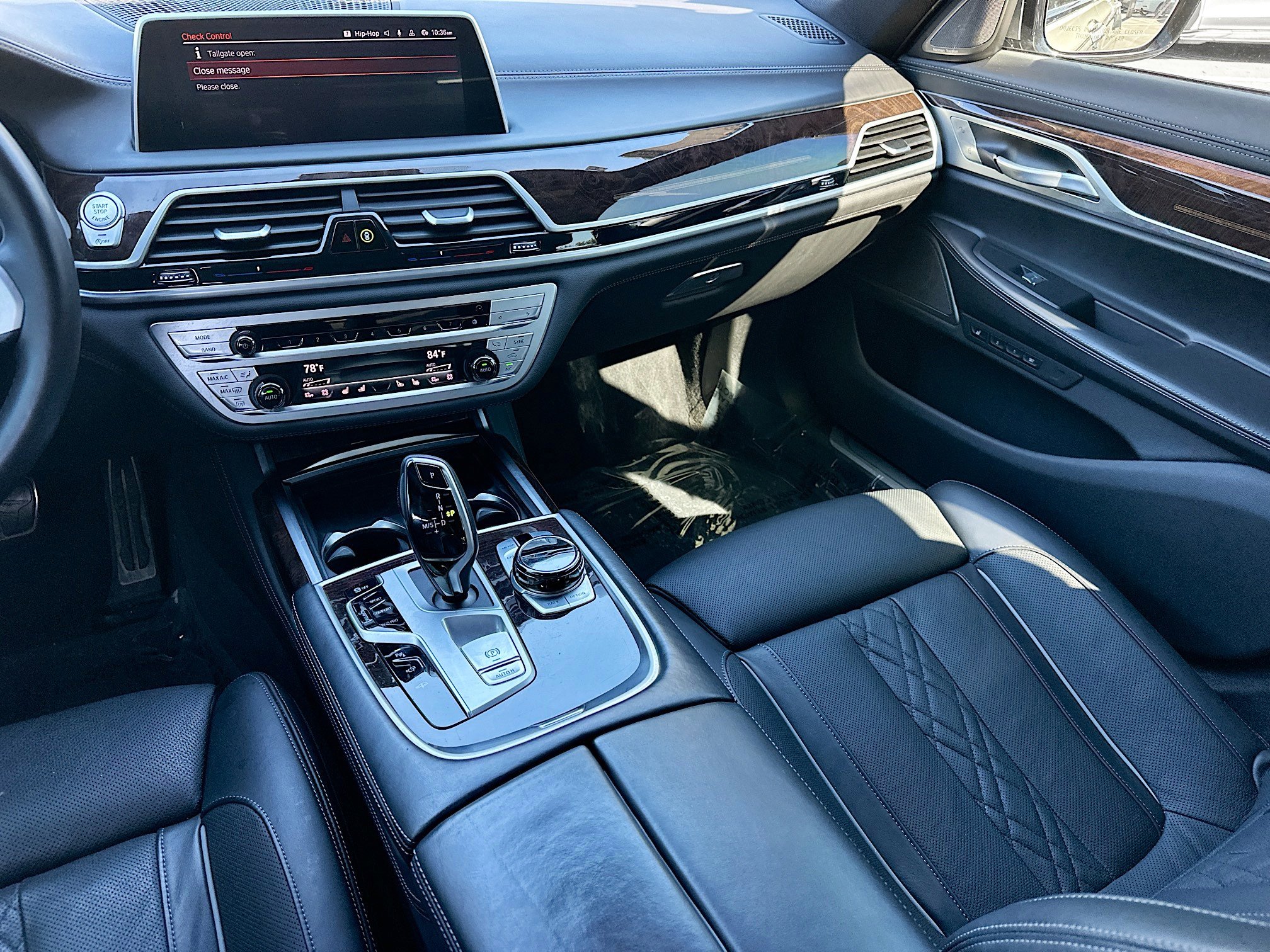 Used 2022 BMW 750i xDrive w/ Executive Package image 24