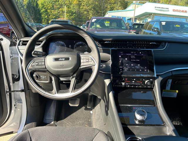 New 2025 Jeep Grand Cherokee image 11