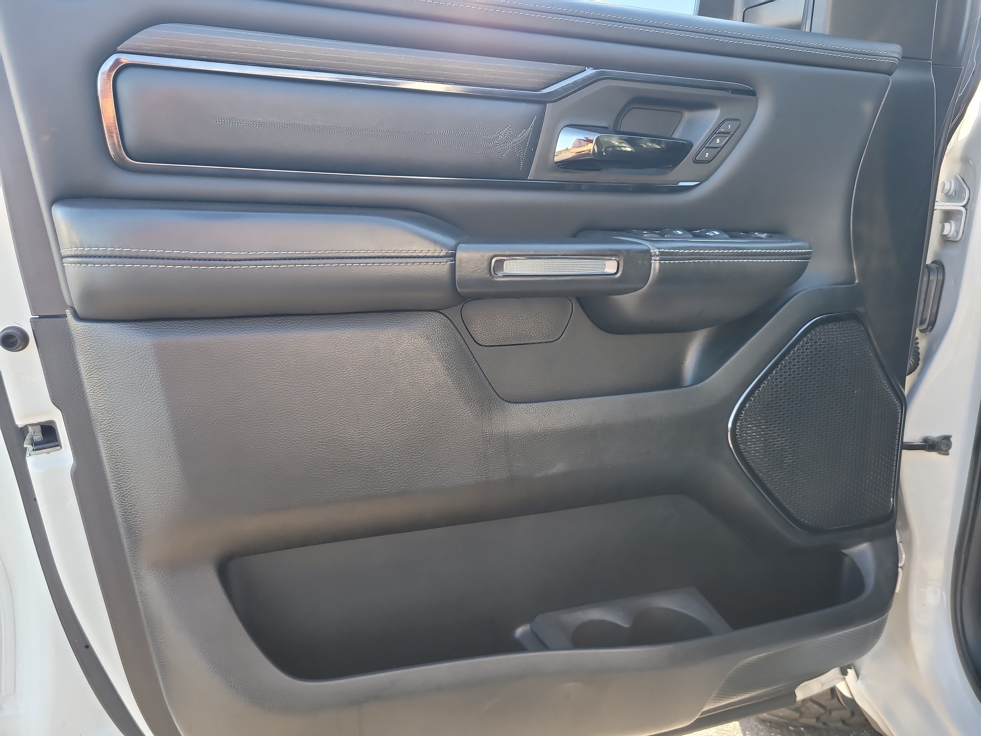 Used 2022 RAM 1500 Limited w/ Body Color Bumper Group AWD/4WD image 16