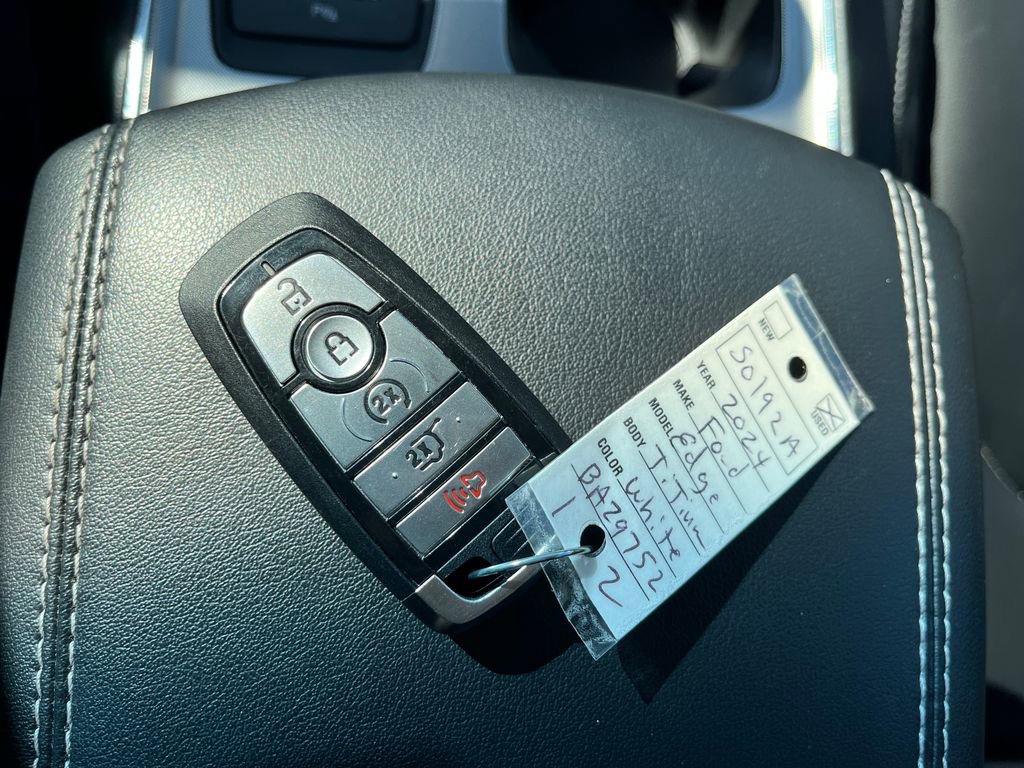 Used 2024 Ford Edge Titanium image 27