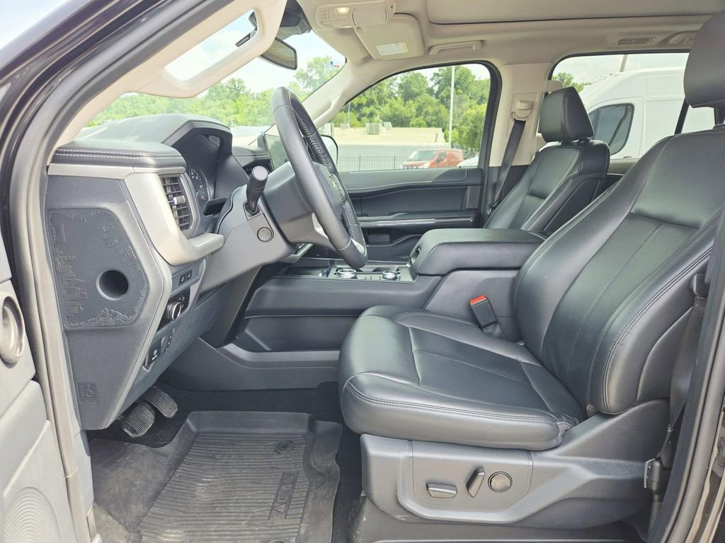 Used 2024 Ford Expedition XLT AWD/4WD image 12