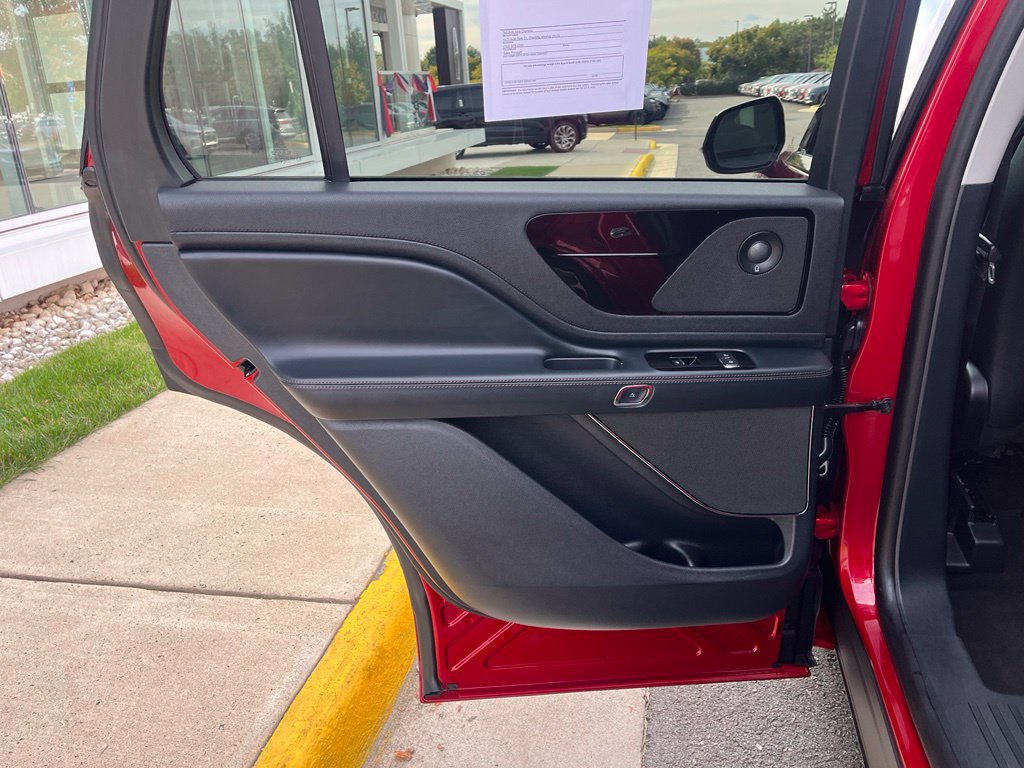 Used 2026 Lincoln Aviator AWD image 19