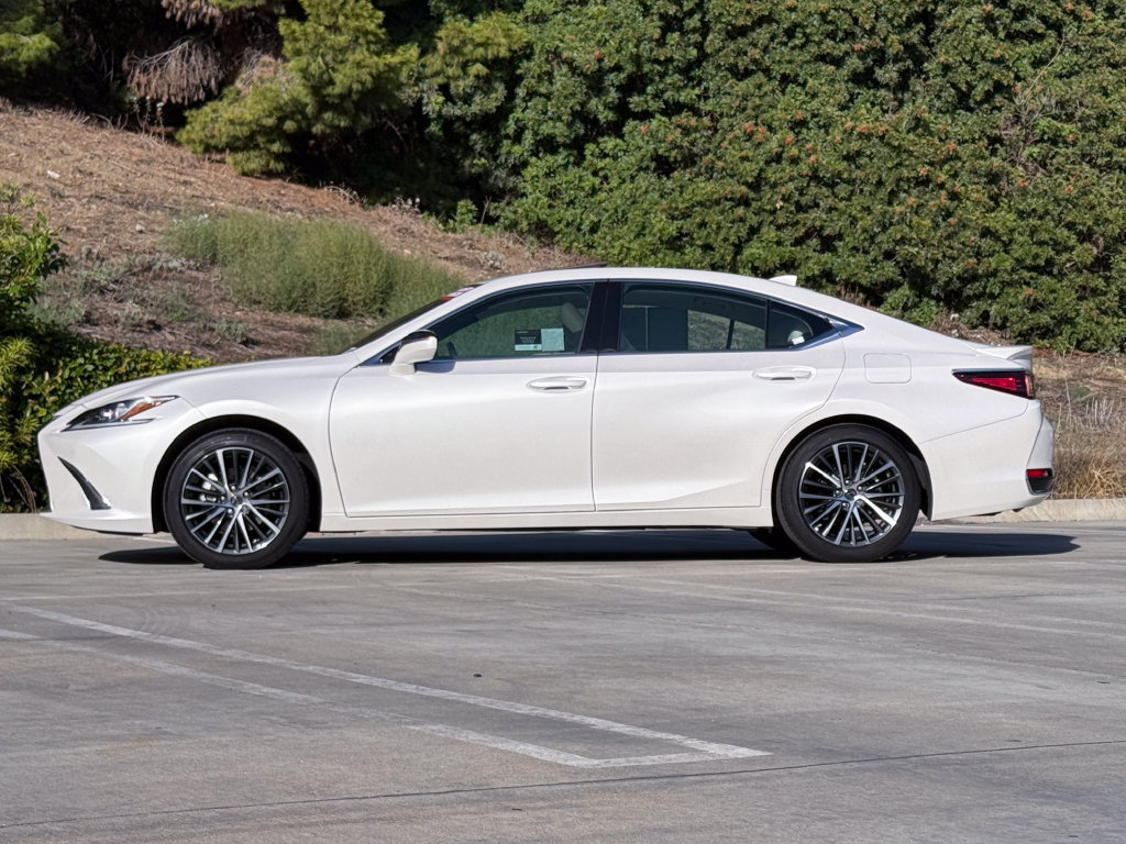 Certified 2024 Lexus ES 300h w/ Premium Package FWD image 8