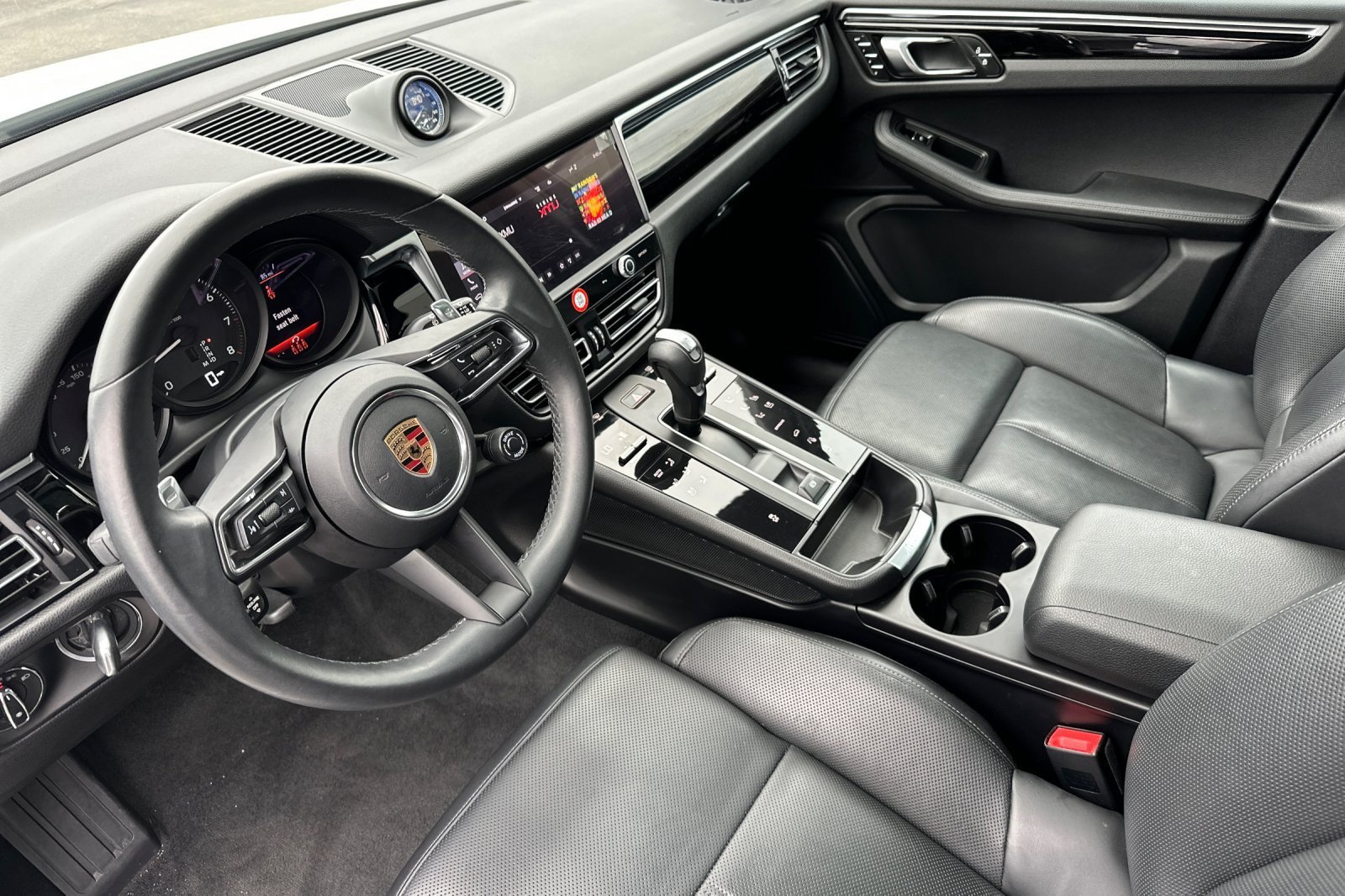 Used 2023 Porsche Macan AWD/4WD image 9