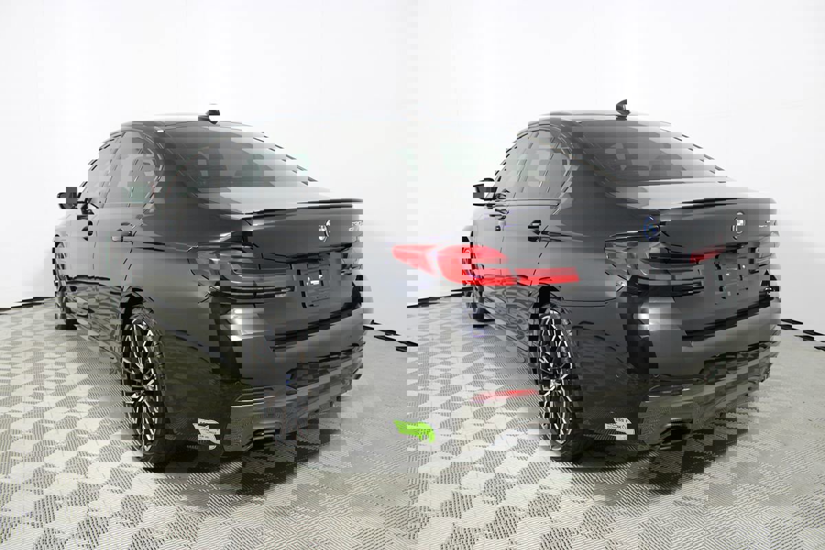 Used 2023 BMW 530e w/ M Sport Package image 35