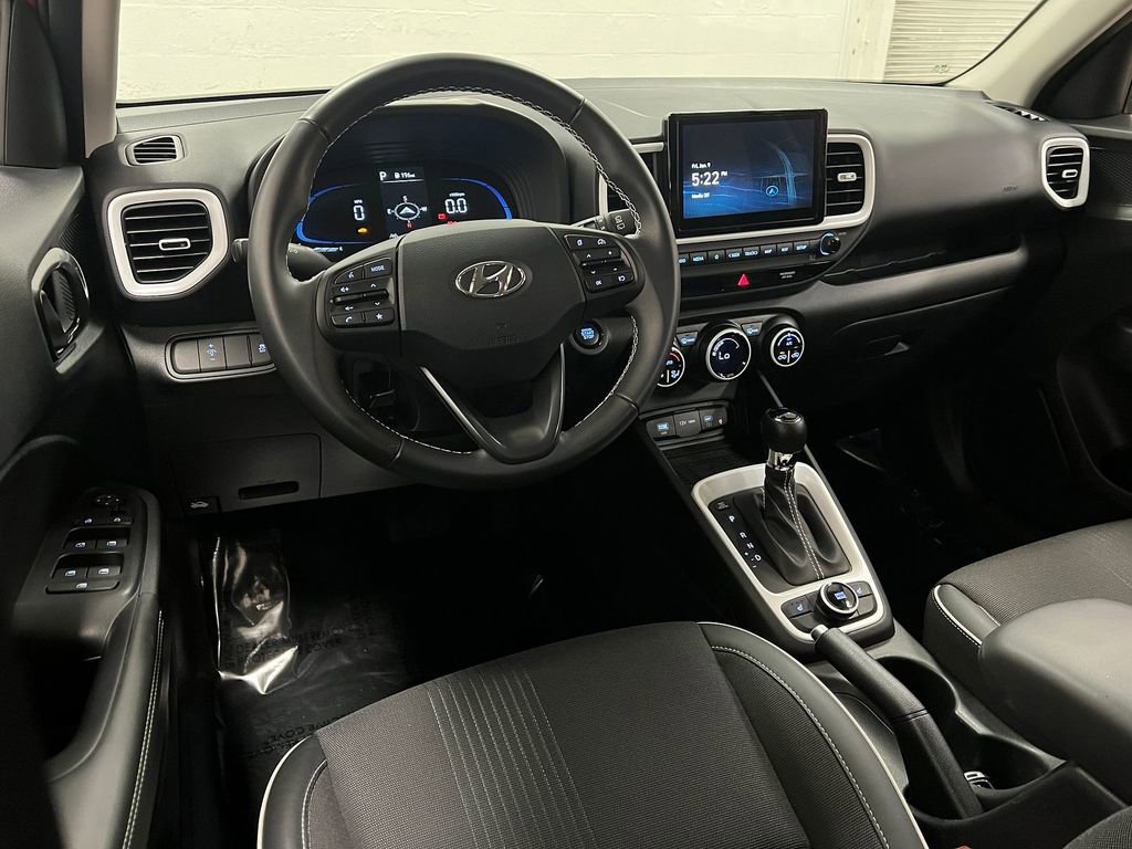 Used 2025 Hyundai Venue Limited image 11