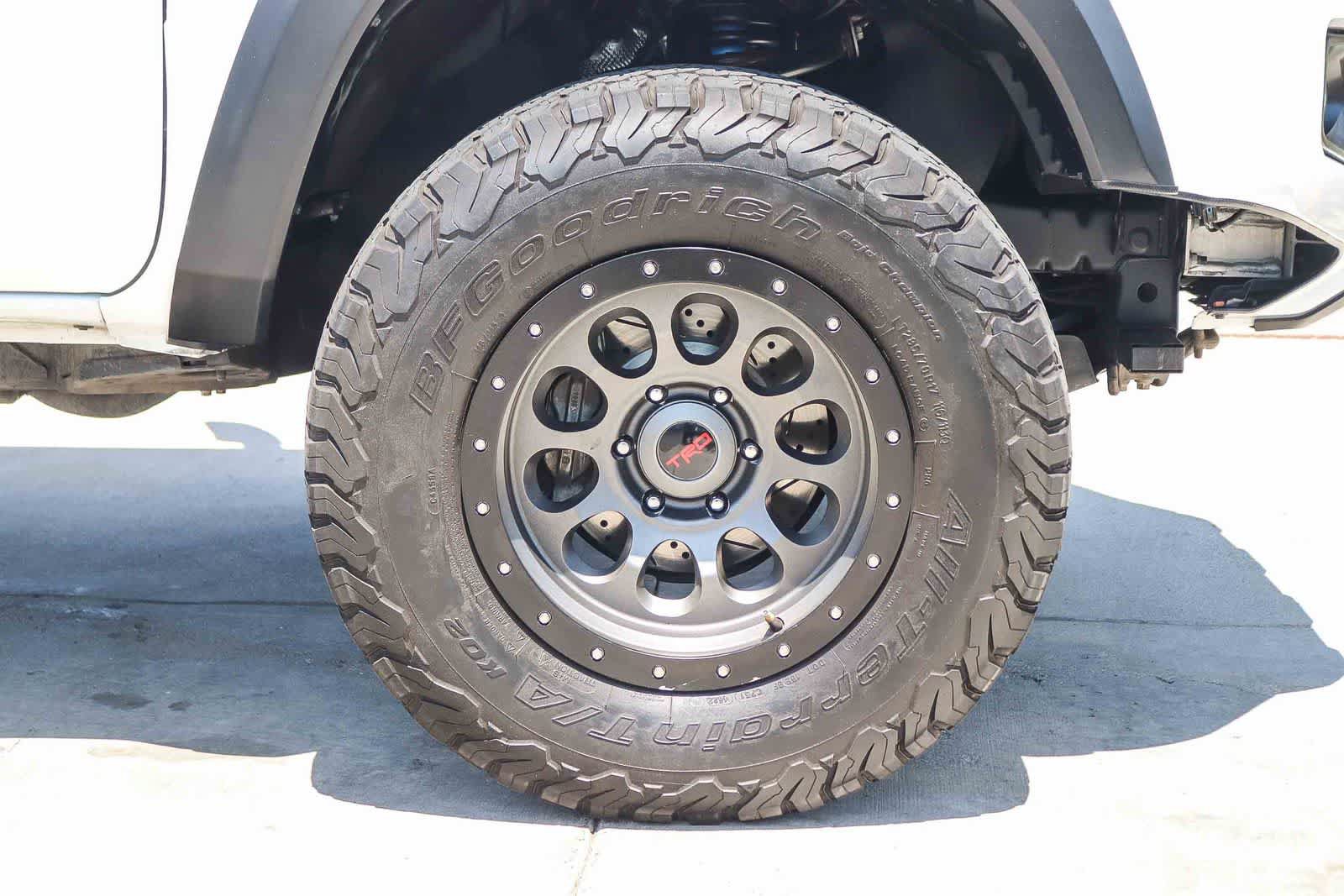 Used 2016 Toyota Tacoma TRD Off-Road w/ Towing Package RWD image 9