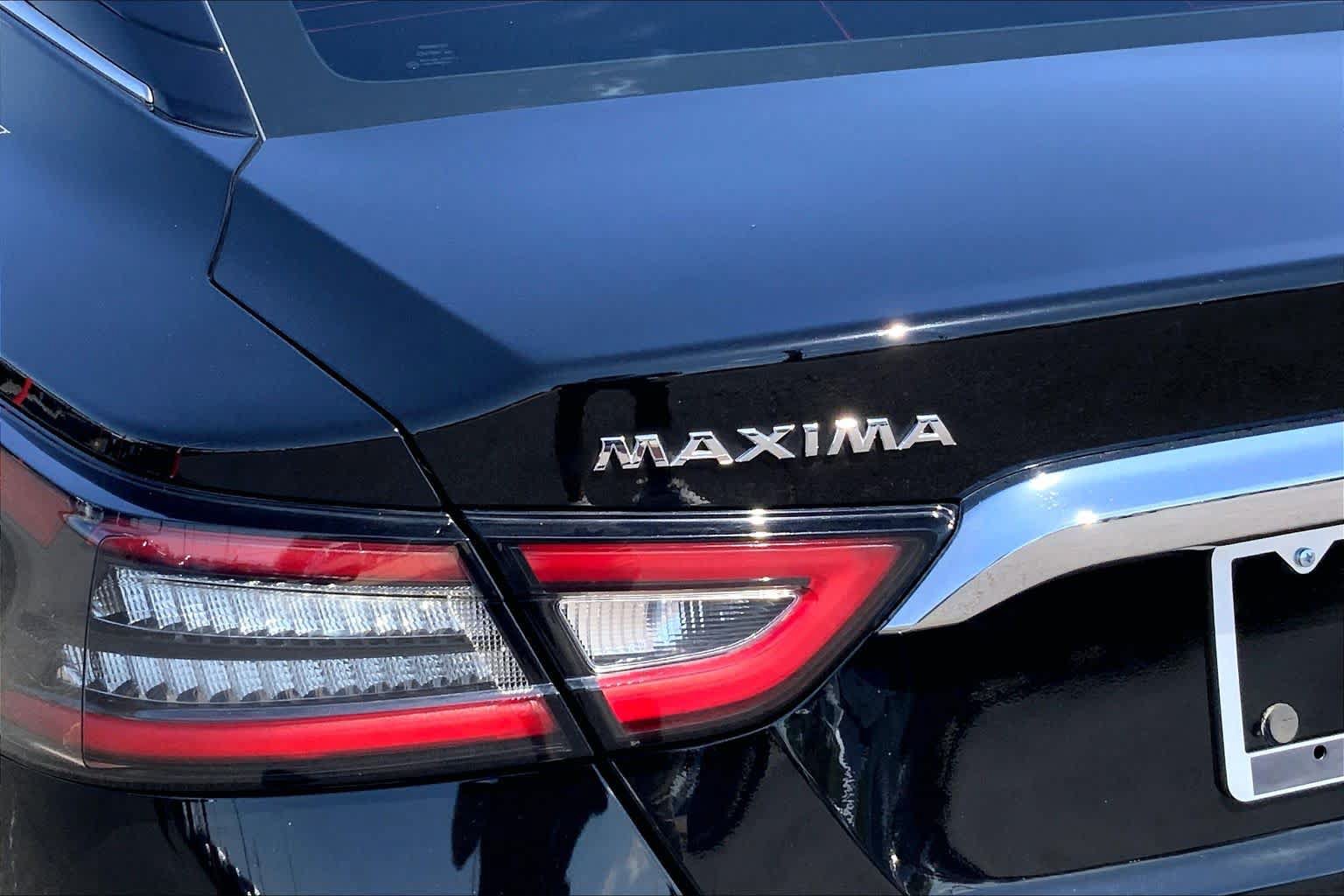 Used 2022 Nissan Maxima SV w/ Floor Mat Group FWD image 10