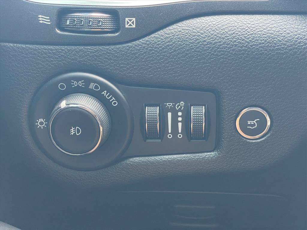 Used 2022 Jeep Cherokee Trailhawk w/ Sound & Nav Group AWD/4WD image 18