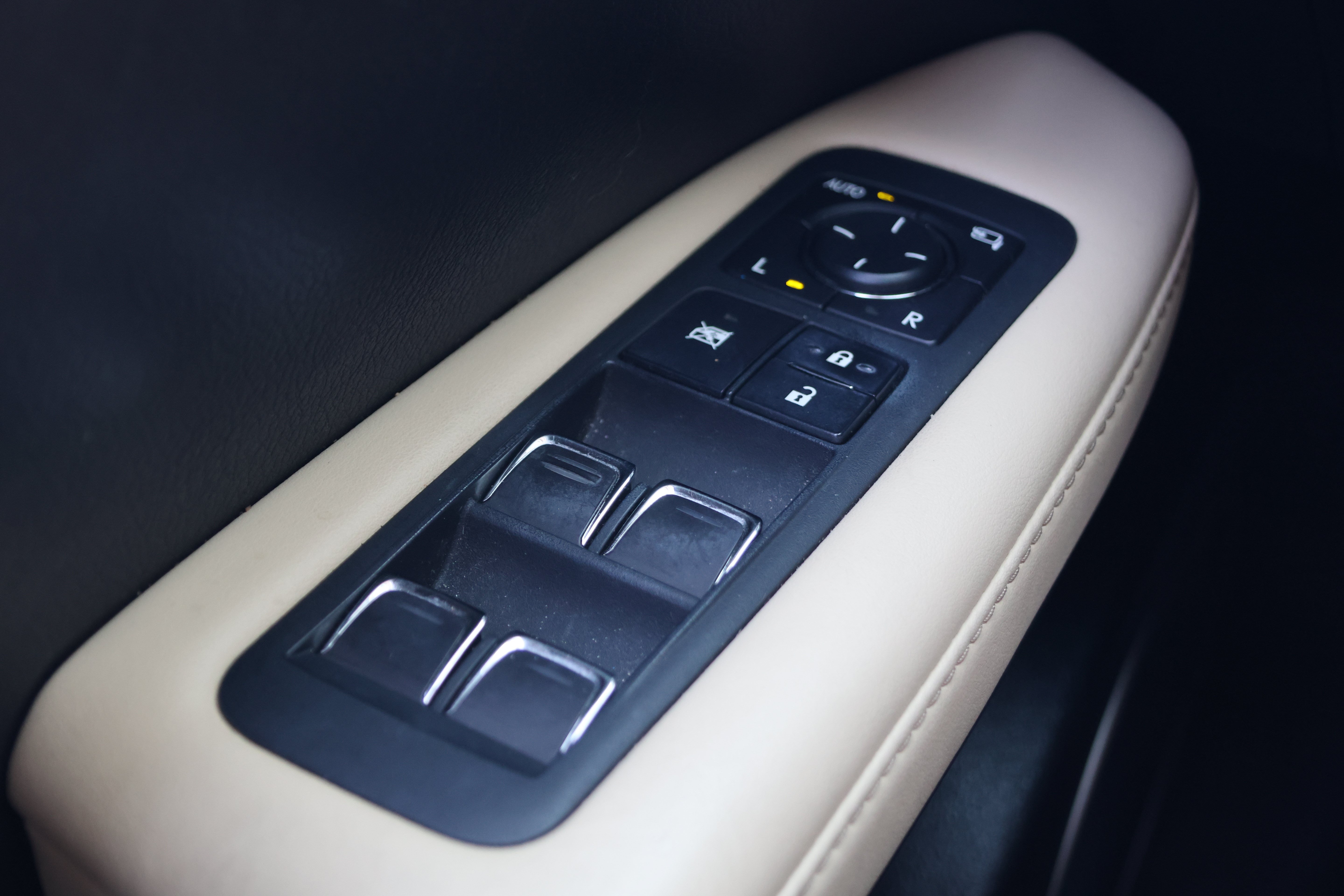 Used 2021 Lexus RX 350L FWD w/ Premium Package image 14