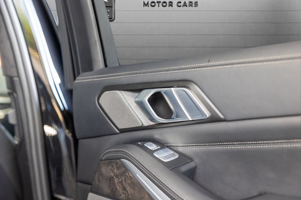 Used 2023 BMW X7 xDrive40i w/ M Sport Package AWD/4WD image 65