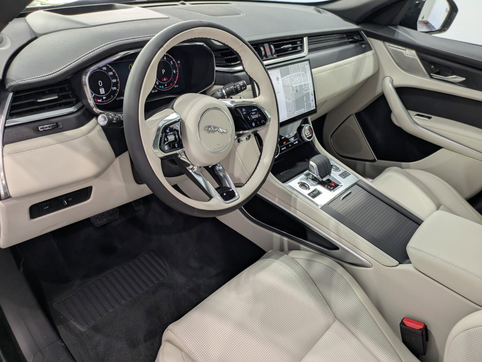 New 2026 Jaguar F-PACE R-Dynamic S image 7
