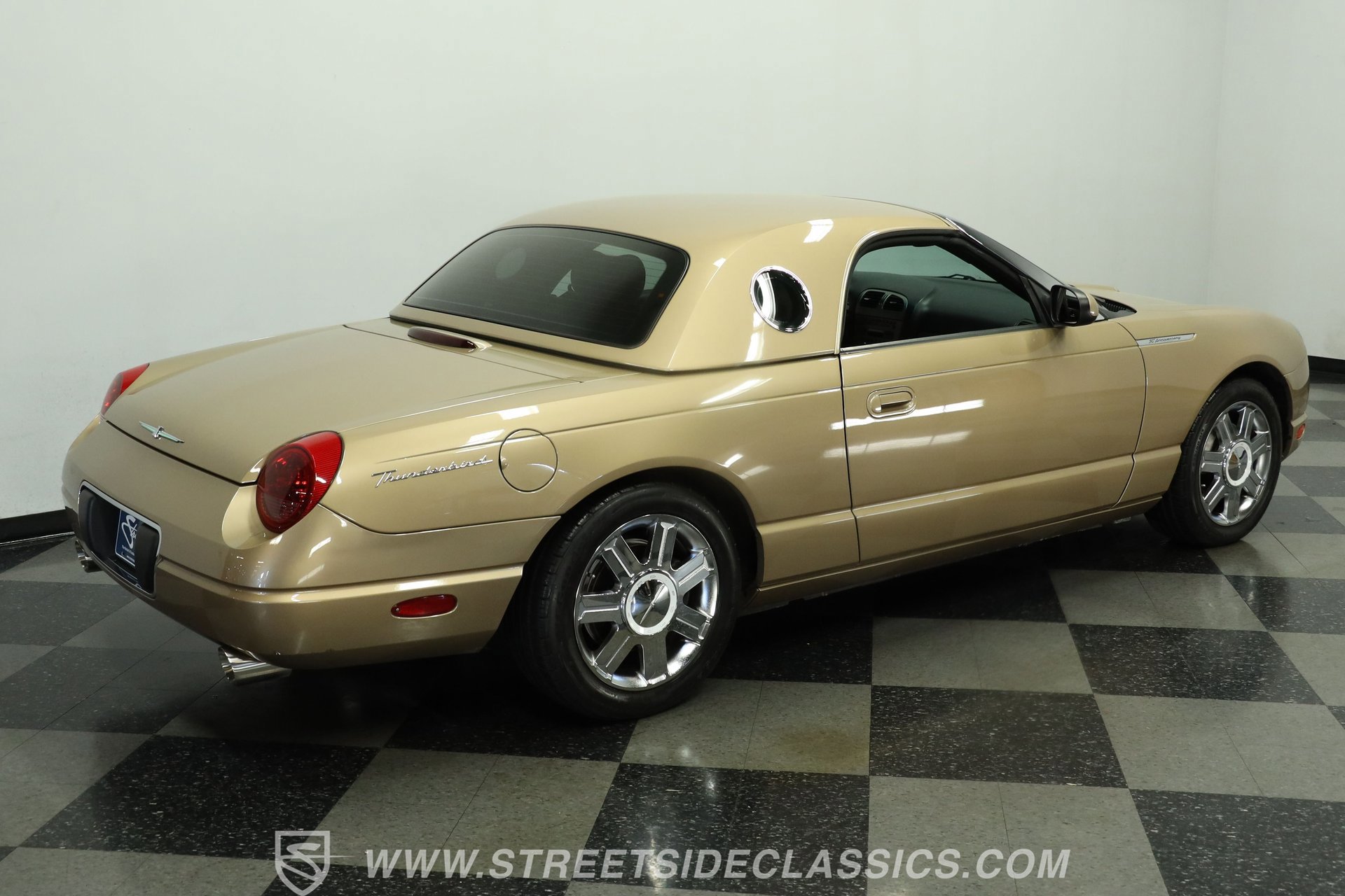 Used 2005 Ford Thunderbird RWD image 11