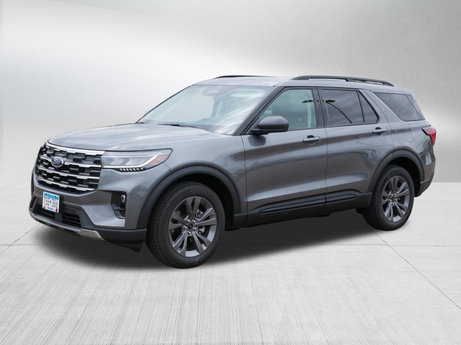 Used 2026 Ford Explorer Active w/ Active Comfort Package AWD/4WD image 3