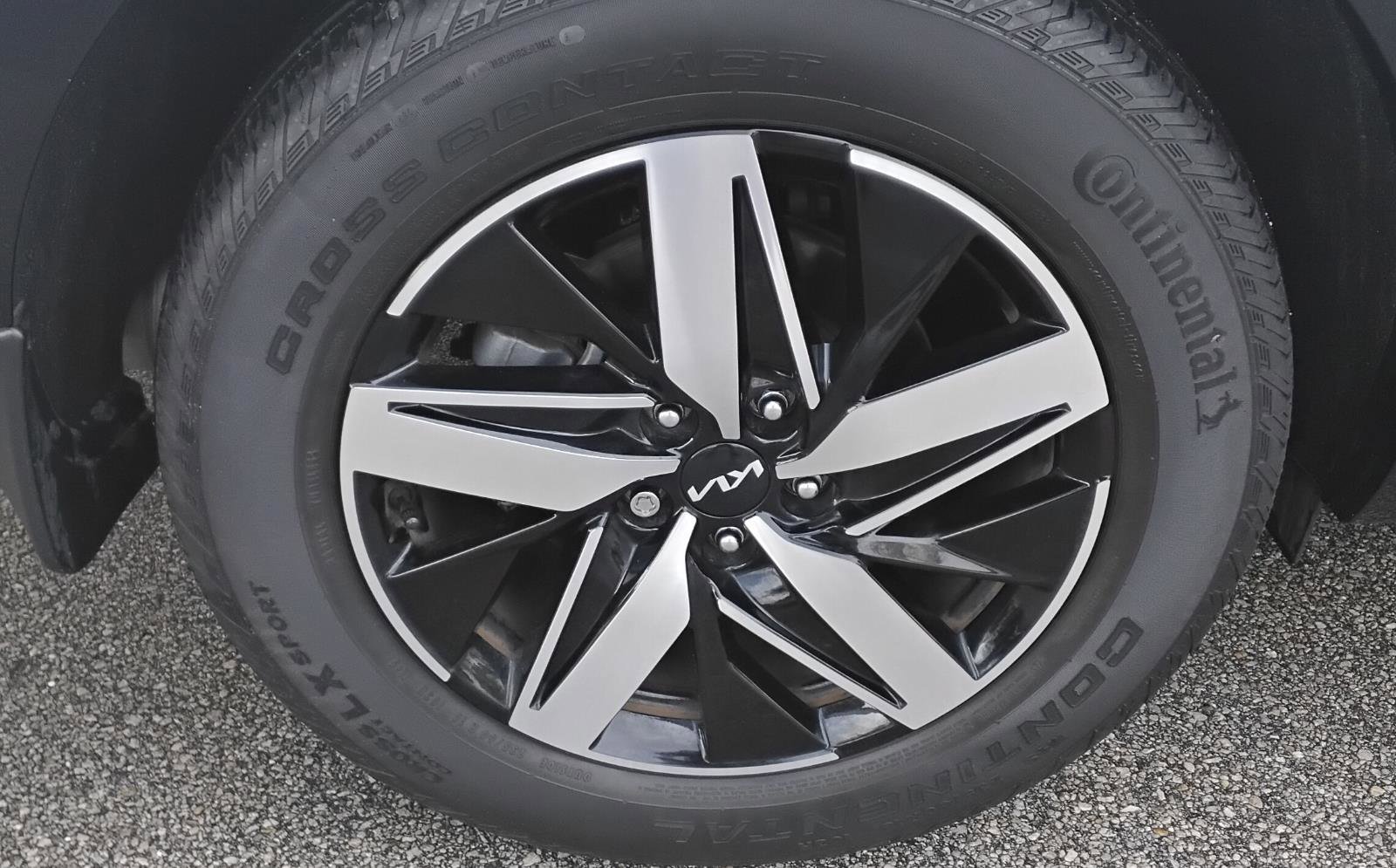 Used 2022 Kia Sorento EX w/ Panoramic Sunroof Package image 11