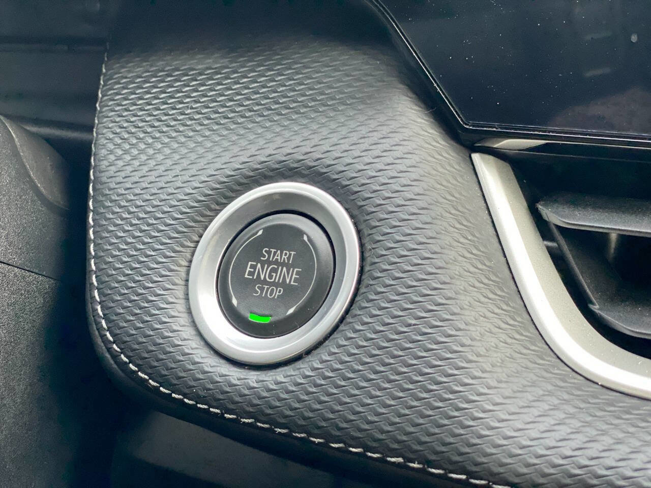 Used 2025 Chevrolet Equinox LT w/ Safety and Technology Package image 12