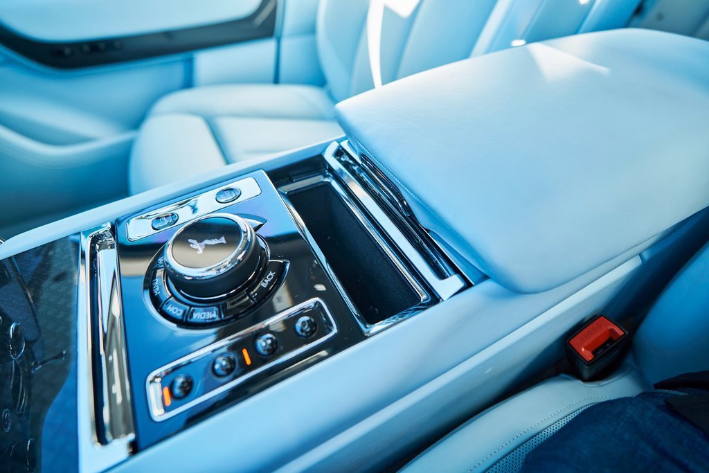 Used 2022 Rolls-Royce Cullinan Black Badge w/ Dark Exterior Package image 64