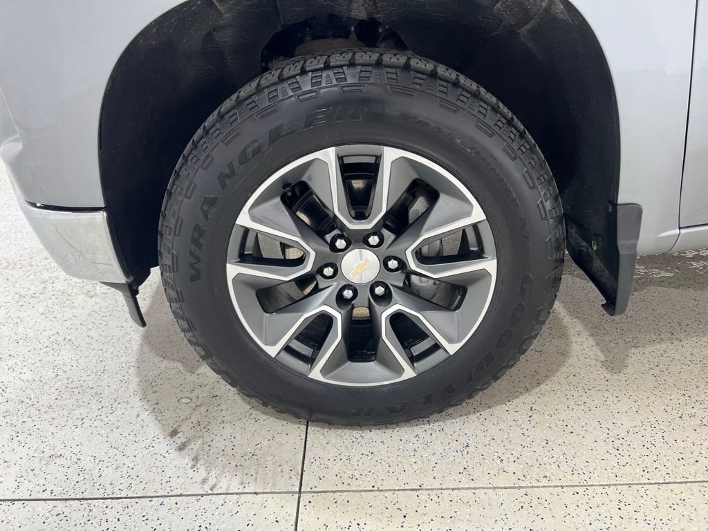 Used 2023 Chevrolet Silverado 1500 LT AWD/4WD image 28